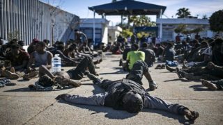 بالفيديو .. محاولة هروب جماعي لحوالي 2000 مهاجر افريقي عبر الممر الحدودي الشمالي في اتجاه سبتة و مليلية