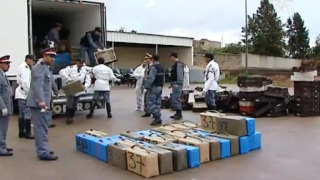 الدرك الملكي بأمسكرود يوقف شاحنة قادمة من المناطق الجنوبية محملة بالممنوعات