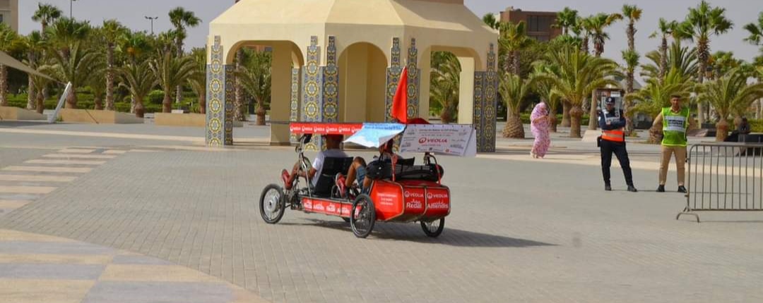 .. اعطاء الانطلاقة لدراجة تعمل بالطاقة البدنية والطاقة الشمسية