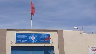 إدارة السجن المحلي بالعيون تفند ادعاءات والدة أحد النزلاء الأحداث بـتعرضه للضرب على يد أحد الموظفين