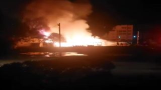 حريق مهول يأتي على مخيم لمهاجرين غير نظاميين ويخلّف ضحايا.