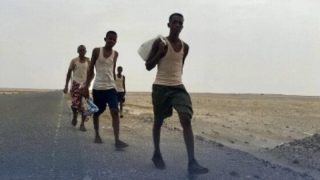 المهاجرون الأفارقة بين الوطية وطانطان.. رحلة مشي قسرية بعد فشل الوصول لجزر الكناري