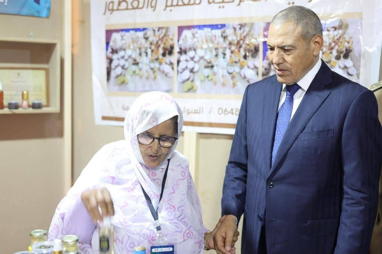 والي جهة العيون يفتتح فعاليات معرض الصناعة التقليدية بجماعة فم الواد