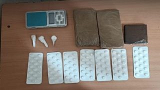 أمن العيون يوقف عشريني من ذوي السوابق بشبهة الاتجار في المخدرات