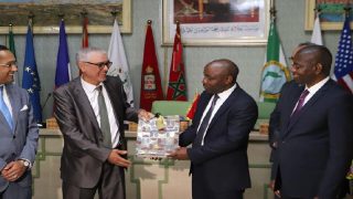 وفد دبلوماسي من كوت ديفوار ينبهر بدينامية التنمية في العيون ويجدد دعم بلاده للوحدة الترابية للمغرب