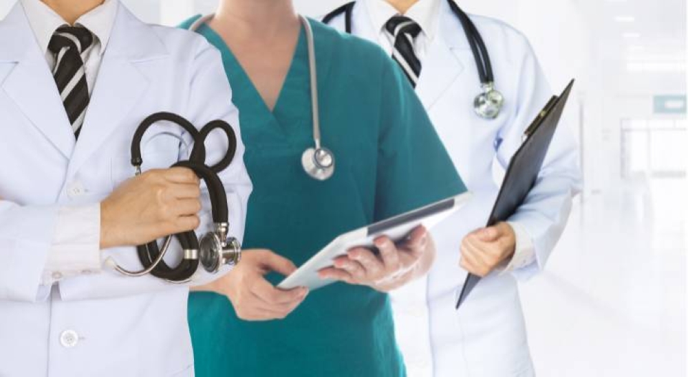 وزارة الصحة تحذر أطباء فوجي 2023 و2024 المتخلفين عن الالتحاق بمقرات عملهم