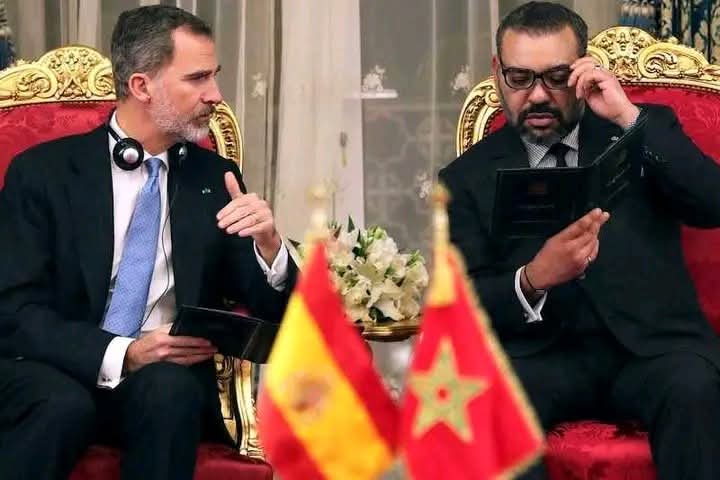    🔴 وزارة الدفاع الإسبانية تنفي إزالة العلم من جزيرتين قبالة سواحل الحسيمة