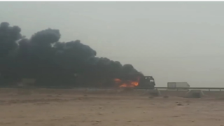حريق مهول يلتهم شاحنة قرب مدخل مدينة العيون والسائق ينجو بأعجوبة
