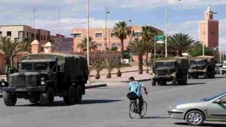 🔹 وزير الداخلية يفوّض ولاة الجهات صلاحية الترخيص لنقل عتاد وتجهيزات الدفاع والأسلحة