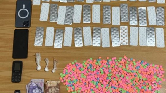 سلا.. توقيف ثلاثة أشخاص وحجز أزيد من 1200 قرص مخدر