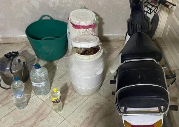 الدرك الملكي يفكك معملاً سريًا لصناعة “الماحيا” بسيدي إسماعيل بالجديدة