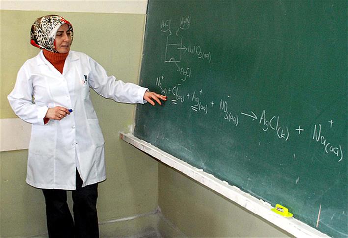 “جدل حول فرض ‘الوزرة البيضاء’ على الأساتذة بالداخلة وادي الذهب”