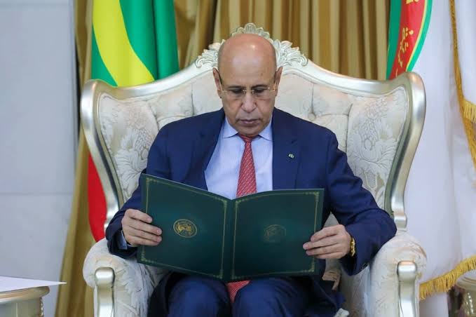 موريتانيا تُقيل عشرات المسؤولين وتفتح أوسع تحقيق في تاريخها بعد اختلاس أكثر من مليار دولار من أموال الدولة