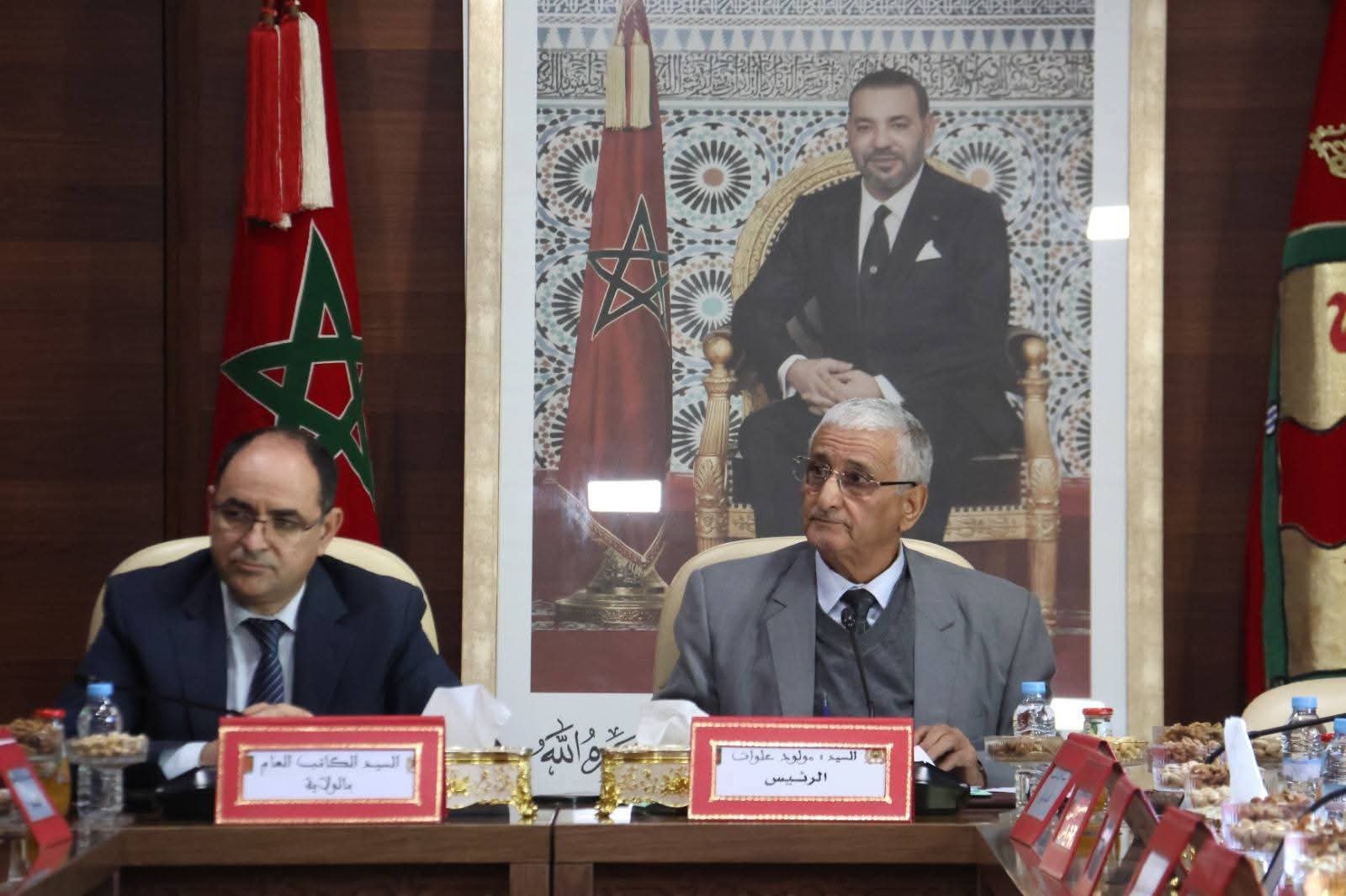 مجلس إقليم العيون يصادق بالإجماع على ميزانية 2026 خلال دورة استثنائية.