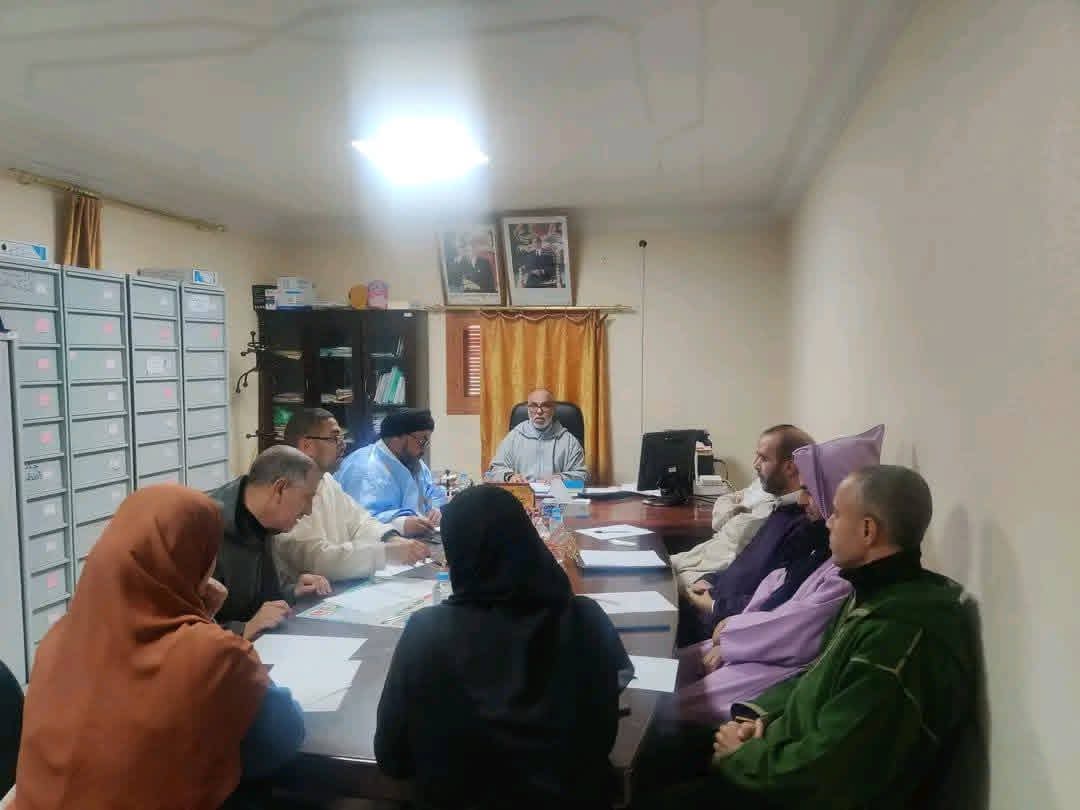 المجلس العلمي المحلي بالسمارة يعقد اجتماعه الشهري لتقييم برامج الإرشاد الديني وتعزيز العمل التأطيري
