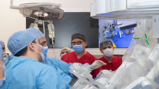 جراحة روبوتية: المستشفى العسكري محمد الخامس يجري بنجاح أربع تدخلات جراحية دقيقة لاستئصال أورام في الكلي والبروستات