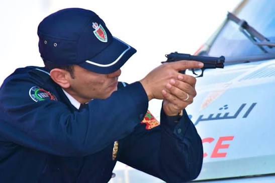 🔴 الدار البيضاء.. شرطي يطلق عيارات تحذيرية لتحييد شخص مخدّر هدّد سلامة المواطنين بسلاح أبيض