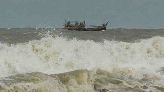 مندوبية الصيد البحري بالداخلة تمنع الإبحار مؤقتًا بسبب اضطرابات جوية.