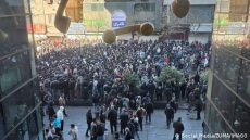 إيران على صفيح ساخن: احتجاجات واسعة تتحول من مطالب اقتصادية إلى شعارات سياسية.