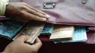 فاس: خمس سنوات سجناً نافذاً وغرامة مالية لموظفة بنكية في قضية اختلاس بمئات الملايين.