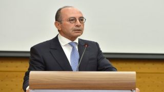 إعفاء بنسودة يعيد الجدل حول خلافة الجواهري على رأس بنك المغرب.