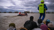 إجلاء أزيد من 150 ألف شخص والسلطات تحذر من “تفاقم الوضع”