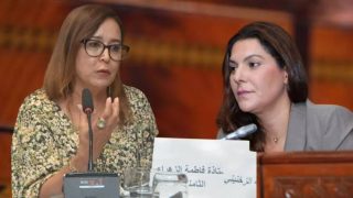 التامني تنتقد تصريحات المنصوري بشأن تملك الشباب للسكن وتثير الجدل حول أرقام المستفيدين.