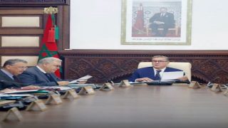 أخنوش يدعو إلى مأسسة آليات المساواة بين الجنسين داخل القطاعات الحكومية.