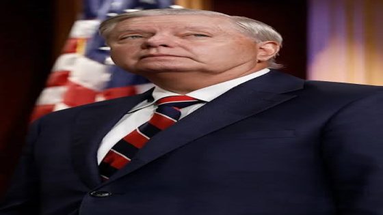 وفاة السيناتور الأمريكي ليندسي غراهام عن عمر ناهز 71 عاماً.