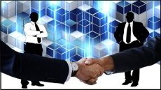 تعديل مرتقب لمرسوم الصفقات العمومية يثير نقاشاً حول اعتماد معيار العرض الأقل ثمناً.