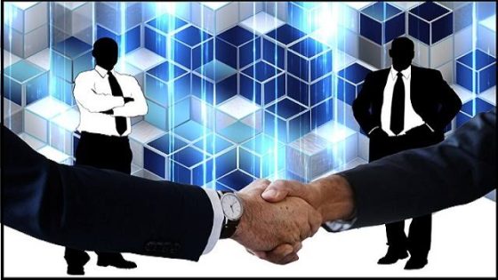 تعديل مرتقب لمرسوم الصفقات العمومية يثير نقاشاً حول اعتماد معيار العرض الأقل ثمناً.