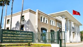 المغرب يدين الهجمات التي استهدفت منشآت نفطية بالسعودية ويؤكد تضامنه الكامل مع المملكة.