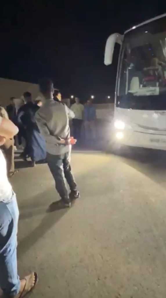رحلة ليلية تثير الجدل بين مهنيي سيارات الأجرة الكبيرة وحافلة للنقل بالسمارة 