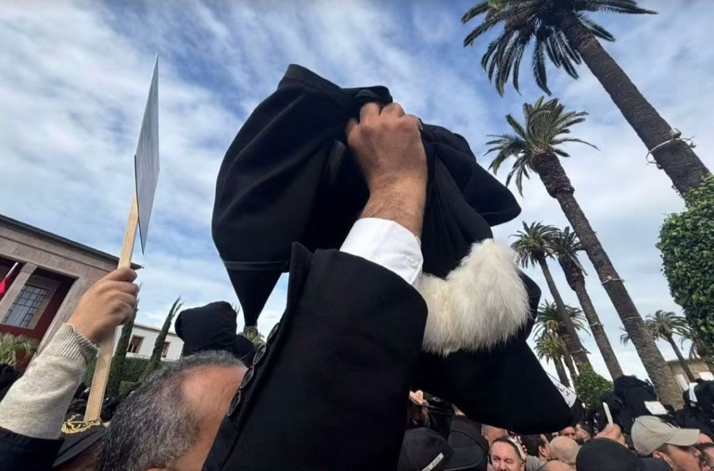 محاكم المملكة تستعيد حضور هيئات الدفاع بعد تعليق إضراب المحامين